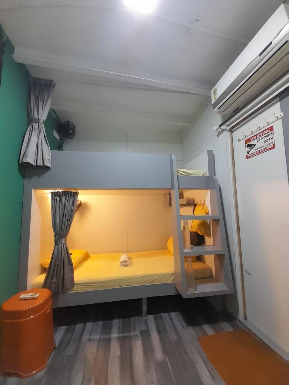 Sinhassan Dormitory Hostel Juhu Mumbai Exterior photo
